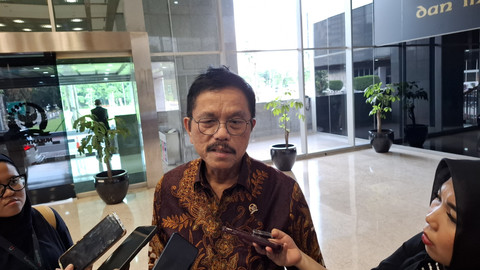 Ketua Komisi XII DPR Bambang Patijaya di kompleks parlemen, Rabu (23/4/2025). Foto: Fariza Rizky Ananda/kumparan