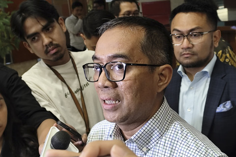 Mendiktisaintek Brian Yuliarto usai rapat bersama Komisi X di Nusantara I, Komplek Parlemen Senayan, Jakarta Pusat, Rabu (23/4/2025). Foto: Alya Zahra/kumparan