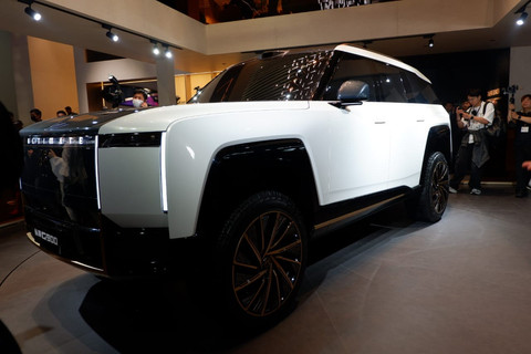 Jetour meluncurkan SUV off-road premiumnya, Jetour G900 di Shanghai Auto Show 2025. Foto: Muhammad Lutfan Darmawan/kumparan