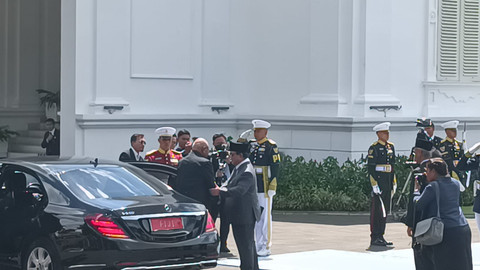 Presiden Republik Indonesia Prabowo Subianto beserta jajaran menteri Kabinet Merah Putih menerima kunjungan resmi Perdan Menteri (PM) Republik Fiji Sitiveni Rabuka di Istana Merdeka, Kamis (24/4). Foto: Zamachsyari/kumparan