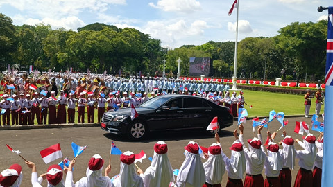 Presiden Republik Indonesia Prabowo Subianto beserta jajaran menteri Kabinet Merah Putih menerima kunjungan resmi Perdan Menteri (PM) Republik Fiji Sitiveni Rabuka di Istana Merdeka, Kamis (24/4). Foto: Zamachsyari/kumparan
