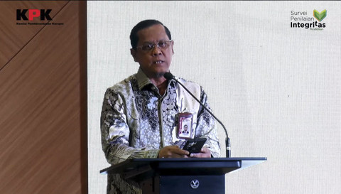 Deputi Bidang Pendidikan dan Peran Serta Masyarakat KPK, Wawan Wardiana saat memaparkan hasil Survei Penilaian Integrasi (SPI) Pendidikan di Gedung Pusat Edukasi Antikorupsi, Jakarta Selatan, Kamis (24/4/2025). Foto: Youtube/ KPK RI