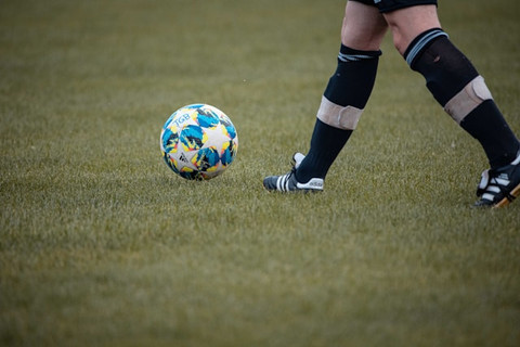 Ilustrasi perbedaan AFF dan AFC. Foto: Unsplash/Marcel Strauß