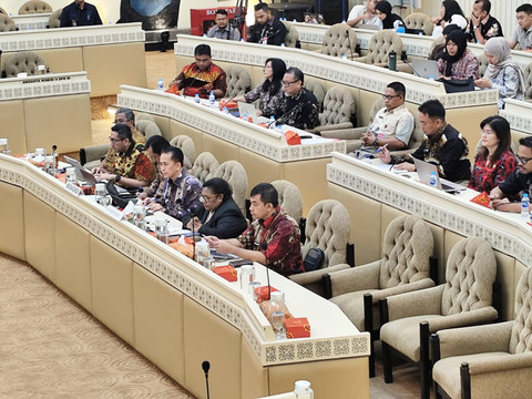 Suasana rapat kerja dan rapat dengar pendapat (RDP) Komisi II DPR bersama Kemendagri di Kompleks Parlemen Senayan, Jakarta, Kamis (24/4/2025). Foto: Luthfi Humam/kumparan