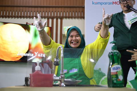 Sesi Mama Cucibar di Arisan Sahabat MAMA di Kecamatan Pulo Gadung, Kamis (24/4). Foto: kumparan