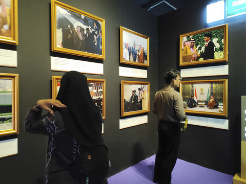 Pameran Jusur "Jembatan Persaudaraan antara Indonesia dan Arab Saudi" di Masjid Istiqlal, Jakarta, Kamis (24/4/2025). Foto: Widya Islamiati/kumparan
