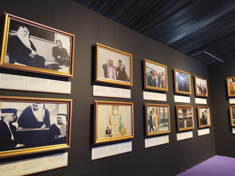 Pameran Jusur "Jembatan Persaudaraan antara Indonesia dan Arab Saudi" di Masjid Istiqlal, Jakarta, Kamis (24/4/2025). Foto: Widya Islamiati/kumparan