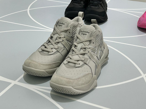 Lini Tigcourt dari Onitsuka Tiger ULTI RS Series. Foto: Judith Aura/kumparan