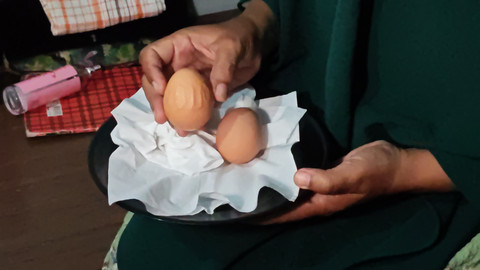 Telur berlafaz Allah milik Wuri warga Jember. Dok: mili.id.