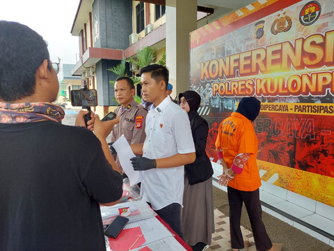 Tersangka kasus korupsi Rp 1 M oleh pegawai BUMDes yang dihadirkan dalam konferensi pers di Mapolres Kulon Progo pada Rabu (23/4). Foto: Dok. Polres Kulon Progo