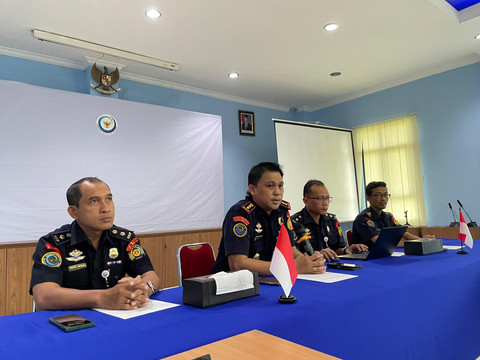 PSDKP Pontianak melakukan pres rilis terkait penyegelan penangkaran ikan arwana. Foto: Rabiansyah/Hi!Pontianak.