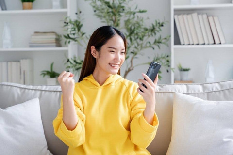 Ilustrasi gen Z mengatur keuangan. Foto: Shutterstock