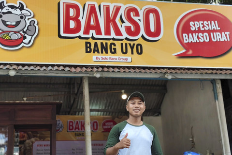Dika Widia Putra pengusaha Bakso Bang Uyo Jogja, Jumat (25/4/2025). Foto: Arfiansyah Panji Purnandaru/kumparan