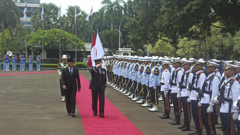 Wakil Menteri Pertahanan Donny Ermawan Taufanto, saat menerima kedatangan Kepala Staf Gabungan Angkatan Jepang, Jenderal Yoshida Yoshihide, pada Jumat (25/4/2025). Foto: Rachmadi Rasyad/kumparan