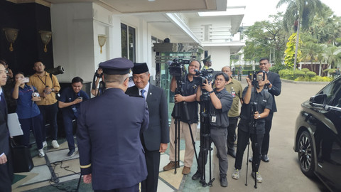 Menteri Pertahanan, Sjafrie Sjamsoeddin, saat menerima kedatangan Kepala Staf Pasukan Beladiri Jepang, Jenderal Yoshida Yoshihide, pada Jumat (25/4/2025). Foto: Rachmadi Rasyad/kumparan