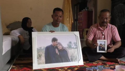 Engkus menujukkan foto Kintan Juniasari. Dok: Ist