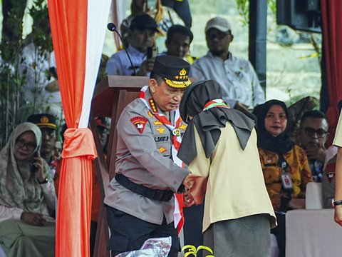 Kapolri Jenderal Listyo Sigit Prabowo membuka kegiatan Jambore Karhutla Riau 2025 di Bumi Perkemahan Tahura Sultan Syarif Hasyim, Siak, pada Jumat (25/4/2025). Foto: Istimewa