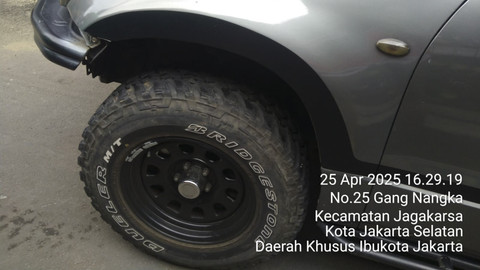 Mobil mini bus yang melindas bocah hingga tewas di Jagakarsa. Foto: Dok. Polsek Jagakarsa