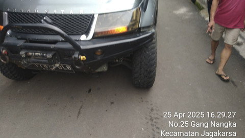 Mobil mini bus yang melindas bocah hingga tewas di Jagakarsa. Foto: Dok. Polsek Jagakarsa