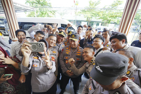 Kapolri Jenderal Listyo Sigit Prabowo meninjau langsung ke Polsek Rumbai Pesisir, Polresta Pekanbaru, Jumat (25/4/2025). Foto: Dok. Mabes Polri