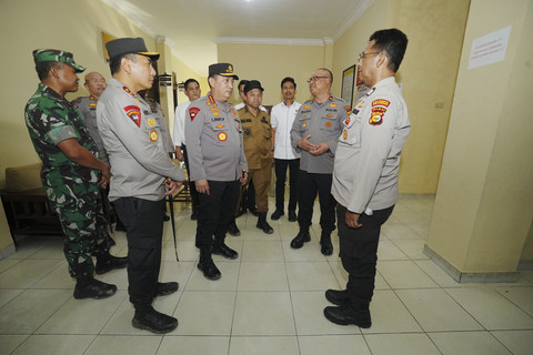 Kapolri Jenderal Listyo Sigit Prabowo meninjau langsung ke Polsek Rumbai Pesisir, Polresta Pekanbaru, Jumat (25/4/2025). Foto: Dok. Mabes Polri