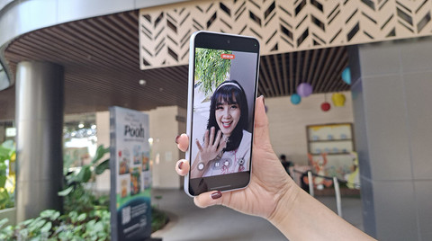 Membuat konten video dengan Samsung Galaxy A36 5G. Foto: dok. Samsung