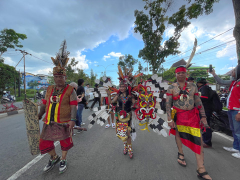 Peserta Festival Pawai Budaya Naik Dango ke-2 tahun 2025, di Rumah Betang Pontianak. Foto: Rabiansyah/Hi!Pontianak