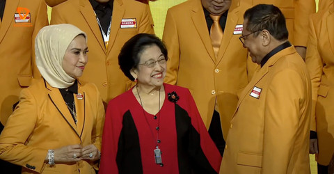 Ketua Umum PDIP Megawati Soekarnoputri dan Ketua DPP Hanura Oesman Sapta Odang  di acara pengukuhan pengurus DPP Partai Hanura, di JCC Senayan, Sabtu (26/4/2025). Foto: Dok: Hanura Official