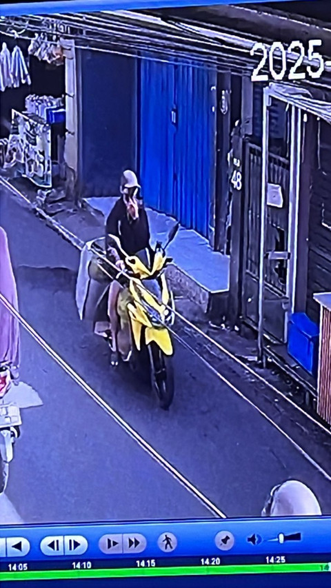 Rekaman CCTV yang menunjukkan terduga pelaku pencurian 12 tabung gas LPG di sebuah warung madura, di Rawa Belong, Kebon Jeruk, Jakarta Barat. Foto: Dok. Istimewa