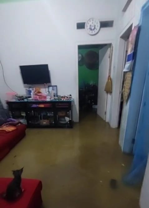 Banjir rendam puluhan rumah di Cianjur, Sabtu (26/4). Foto: Dok. kumparan