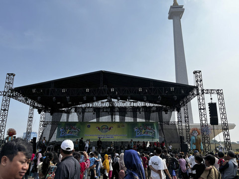 Suasana Lebaran Betawi di Monas, Jakarta Pusat, Minggu (27/4/2025). Foto: Rayyan Farhansyah/kumparan