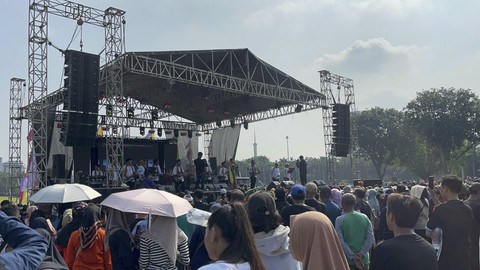 Suasana Lebaran Betawi di Monas, Jakarta Pusat, Minggu (27/4/2025). Foto: Rayyan Farhansyah/kumparan