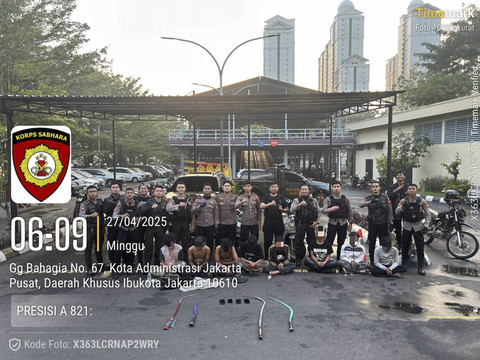 Polisi menangkap 9 remaja diduga hendak tawuran di kawasan Kemayoran, Jakarta Pusat, Minggu (27/4/2025). Foto: Dok. Polres Metro Jakarta Pusat