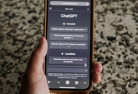 Ilustrasi prompt chat gpt untuk belajar - Sumber: pexels.com/@airamdphoto/