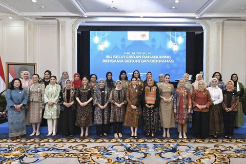 Penasihat I Dharma Wanita Persatuan (DWP) Kementerian Sosial (Kemensos), Fatma Saifullah Yusuf menghadiri Halal Bihalal Solidaritas Perempuan Indonesia Kabinet Merah Putih (Seruni) di Auditorium Sekretariat Wakil Presiden, Jakarta, Rabu (23/4/2025). Foto: Dok. Kemensos