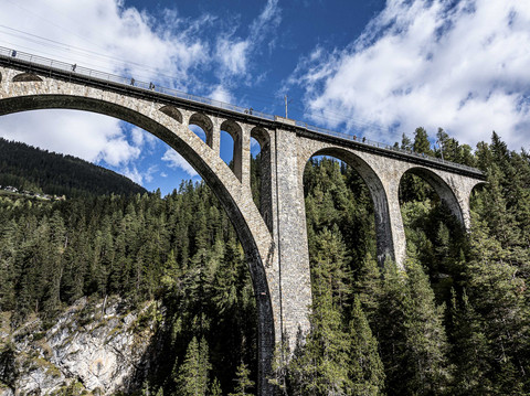 Jembatan layang Landwasser Viaduct. Foto: Dok. Rhaetian Railways