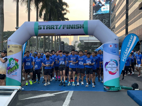 Acara Run & Walk for Responsible and Decent Work yang diselenggarakan oleh Panasonic GOBEL di Jalan Jenderal Sudirman, Minggu (27/4/2025). Foto: Najma Ramadhanya/kumparan