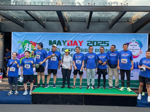 Acara Run & Walk for Responsible and Decent Work yang diselenggarakan oleh Panasonic GOBEL di Jalan Jenderal Sudirman, Minggu (27/4/2025). Foto: Najma Ramadhanya/kumparan