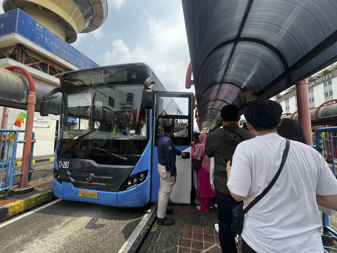 TransJakarta Rute Baru Blok M-Alam Sutera, Minggu (27/4/2025). Foto: Rayyan Farhansyah/kumparan