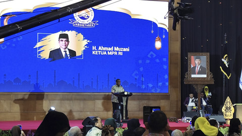 Ketua MPR, Ahmad Muzani saat menghadiri acara halalbihalal dan silahturahmi bersama ikatan masyarakat Tegal di Gedung DPR/MPR, Senayan, Jakarta, Minggu (27/4/2025). Foto: Jonathan Devin/kumparan