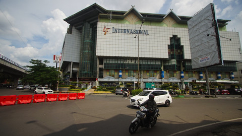 Mal International Plaza yang juga menyimpan ribuan nostalgia bagi generasi 90-an Kota Musi yang kerap berbelanja ataupun sekedar nongkrong bersama rekan, Minggu (27/4) Foto: abp/urban id