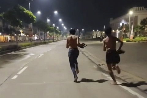 Tim Patroli Perintis Presisi Polres Metro Bekasi menangkap 9 orang remaja diduga hendak tawuran di kawasan Cikarang Timur pada Minggu (27/4/2025) dini hari. Foto: Dok. Istimewa