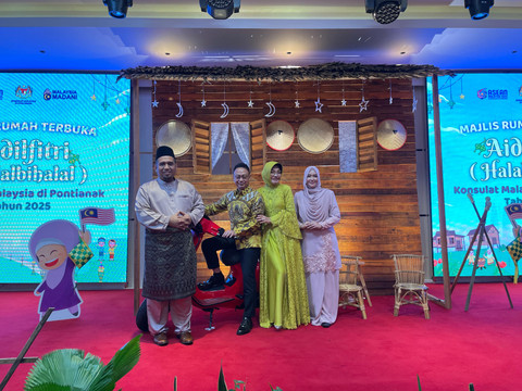 Wali Kota Pontianak berfoto bersama Konsul Malaysia untuk Pontianak. Foto: Rabiansyah/H!Pontianak