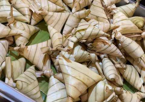 Ketupat palas, hidangan khas Malaysia. Foto: Rabiansyah/Hi!Pontianak