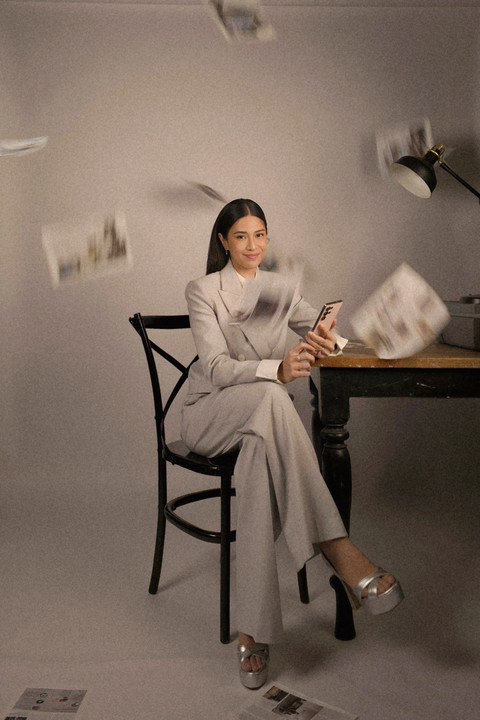 Dalam menjalani multi peran sebagai ibu hingga produser film, Dian Sastrowardoyo mengandalkan teknologi agar bisa lebih maksimal. Foto: dok. Samsung Indonesia