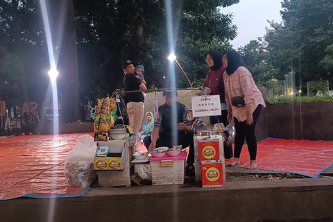 Suasana lapak cuanki di kawasan Pusdai Bandung, Minggu (27/4/2025).  Foto: Robby Bouceu/kumparan