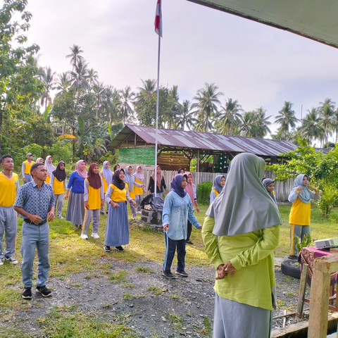 Tampak siswa SMA Muhammadiyah Missa, sedang melaksanakan senam pagi pada hari Jum'at, 17 Januari 2025. Sumber Foto : BF SMAMUHAMMADIYAHMISSA.