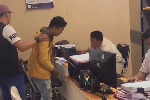 Polsek Penjaringan menangkap pelaku pencurian motor. Foto: Instagram/@polsekmetropenjaringan  