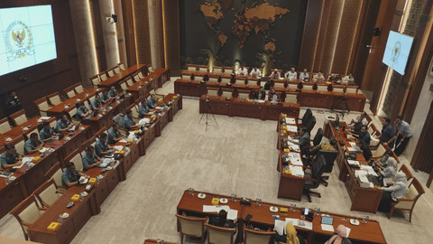 Suasana Rapat Dengar Pendapat (RDP) Panja Kemanan Laut (Kamla) Komisi I dengan KASAL, Laksamana Muhammad Ali di Kompleks Parlemen Senayan, Jakarta, Senin (28/4/2025). Foto: Luthfi Humam/kumparan