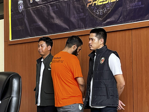 Konferensi pers kasus pengacara membawa senpi dan narkoba di Polres Jakarta Pusat, Kemayoran, Senin (28/4/2025). Foto: Rayyan Farhansyah/kumparan